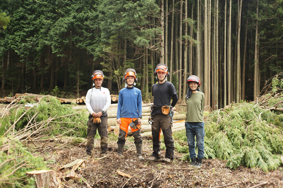 丸高ティーティーの社員たち(左から 日吉さん、藤本さん、高橋さん、宇野さん)
