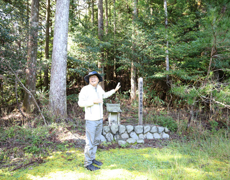 樽山城について語る追平さん